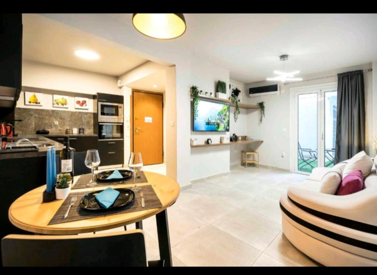 Romantic Jacuzzi Apartment Aten Exteriör bild