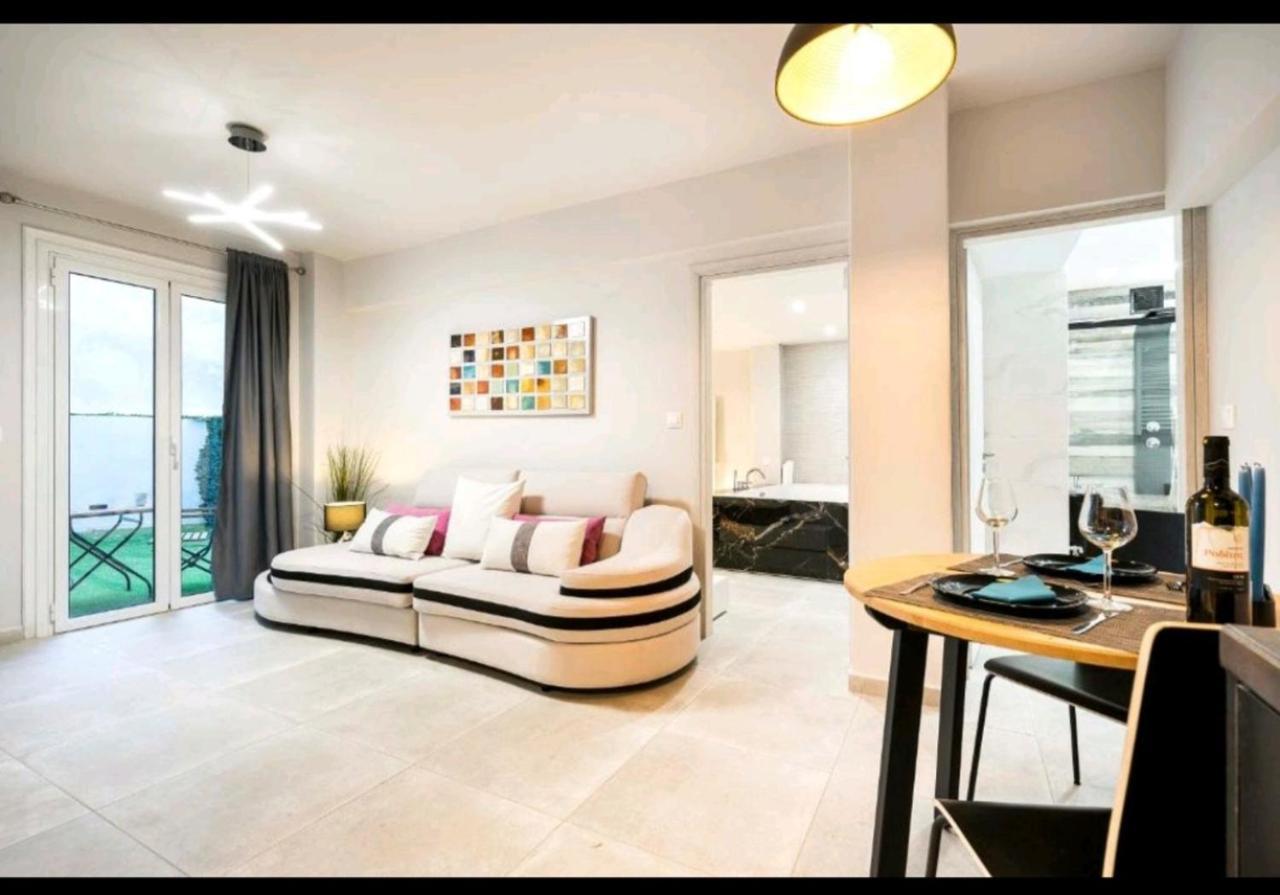 Romantic Jacuzzi Apartment Aten Exteriör bild