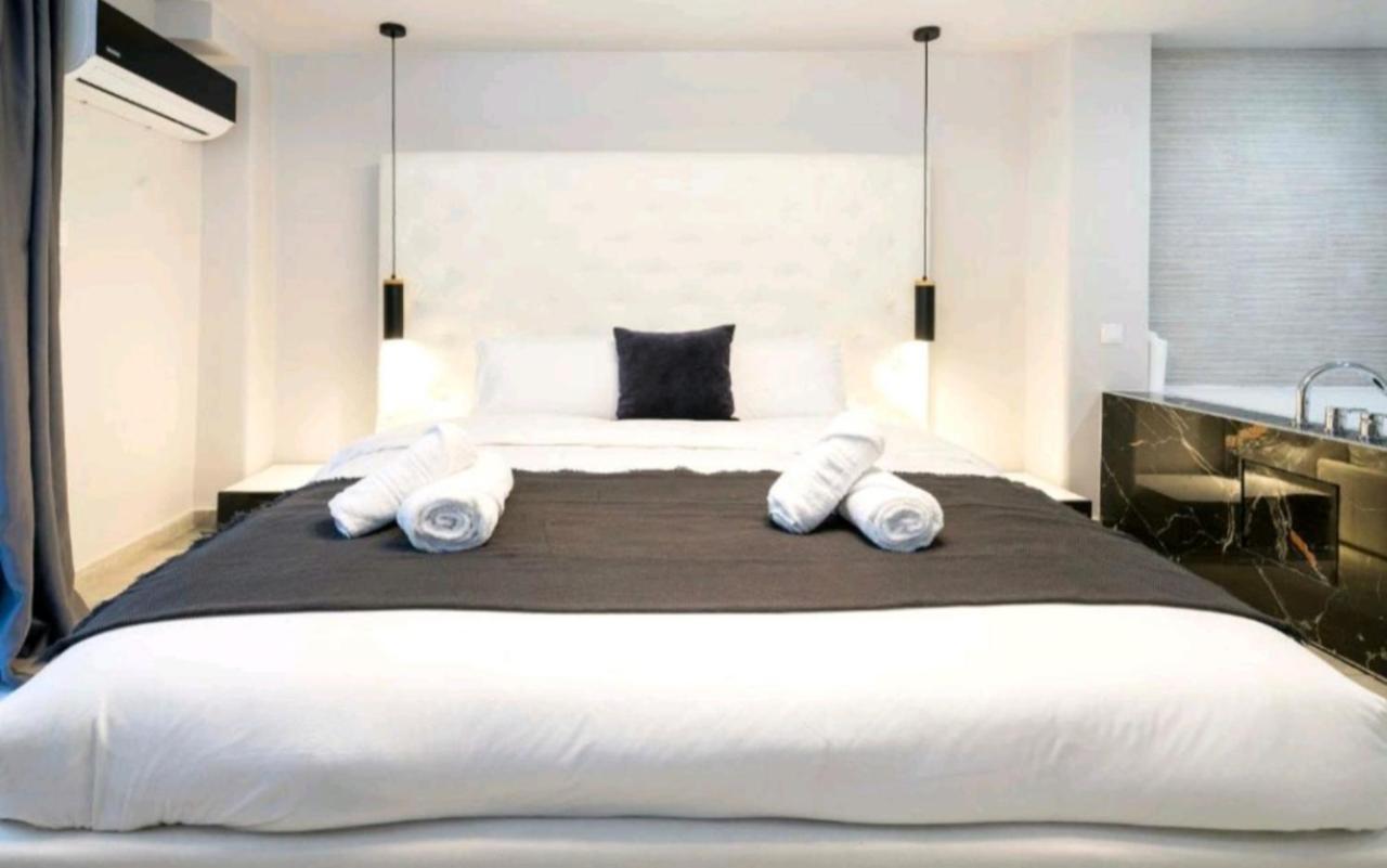 Romantic Jacuzzi Apartment Aten Exteriör bild