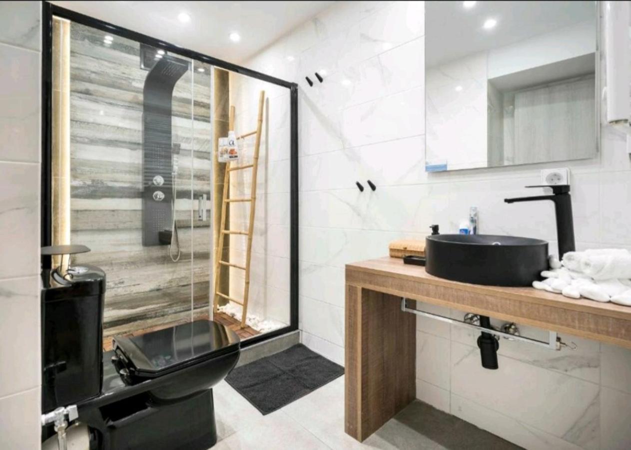 Romantic Jacuzzi Apartment Aten Exteriör bild